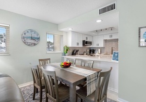 Ocean Villas 1: 3 bedroom 2 bath ground floor condo with 2 pools (1 heated) and