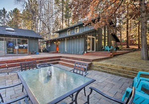 Rustic Bend House w/ Deck, Fire Pit & Yard! in Bend
