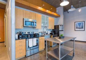 Stylish Loft 0.7 Miles From Downtown!