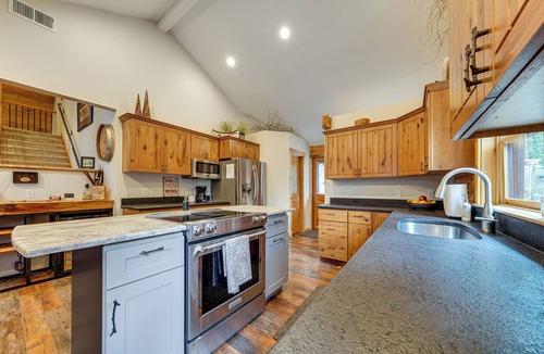 Roslyn Ridge Cabin | 1 Mi to Cle Elum Lake! Family Cabin w/Game Room