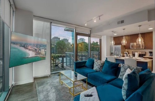 North Buckhead Apartment | 1 MIN WALK to Lennox MALL/5-star Restaurant/POOL/GYM 24hr