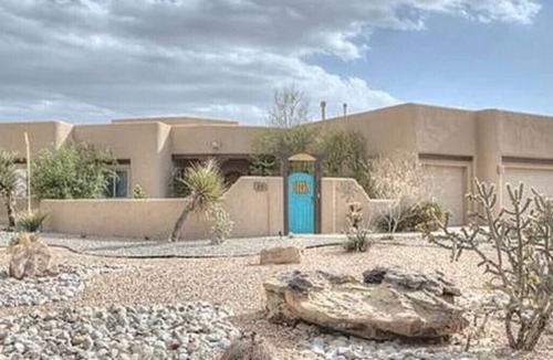 Corrales House | 10 Min To Albuquerque Balloon Park ~ Corrales Oasis ~ Hot Tub ~ Amazing Views!