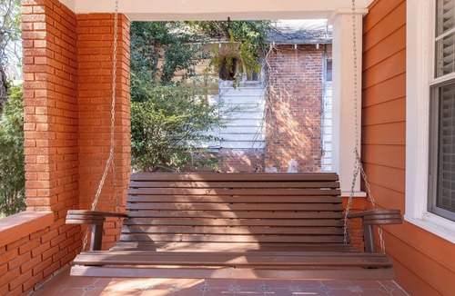 Old Fourth Ward House | 10 Min to Mercedes-Benz Stadium, Walk to Ponce City Market