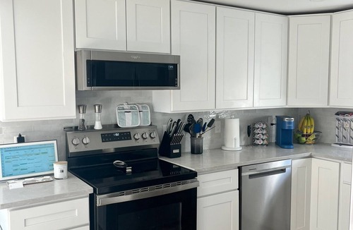 Wrentham House | 10 Minutes from World Cup Boston Stadium 4 Bedroom Lake view house with yard