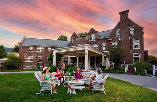 Manchester House | 15 bedroom/14 bath inn is your private home! Weddings, Reunions, Sleep 32 -100!