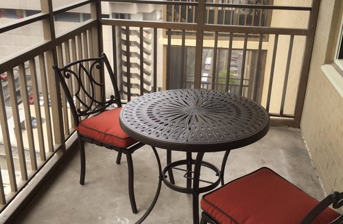 Peachtree Center Condo | 17th Floor.In the Heart of HOTlanta.FREE Reserved Parking
