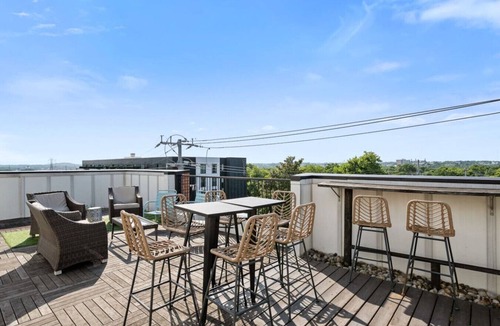 Rolling Mill Hill Apartment | 18 Bed Downtown View Walk To Broadway