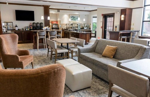 Stow Apartment | 1BR King Suite w/Kitchen | Free Breakfast & Pool