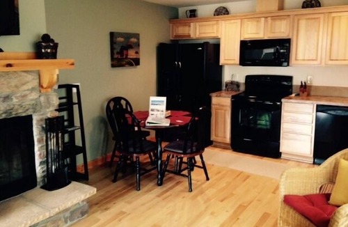 Ronald House | 2 Bedroom, Fully Furnished Town Home Sleeps 5 close to Suncadia