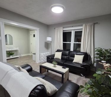 Everett Apartment | 2 Bedroom's, 1 Bathroom,10min-Airport & Boston, 7min-EncoreCasino