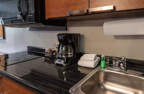 Ketchikan Hotel | 2 Comfy Stays – Queen Bed + Recliner Rooms Perfect for Ketchikan Adventures