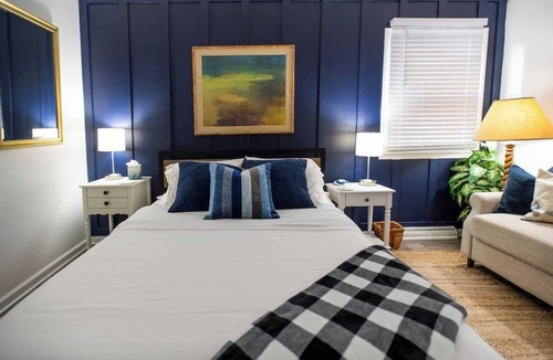 Delaware House | 2 Connected Private Suites| 0.4mi OWU |Free Parking|Quiet Street|Patio|W/D
