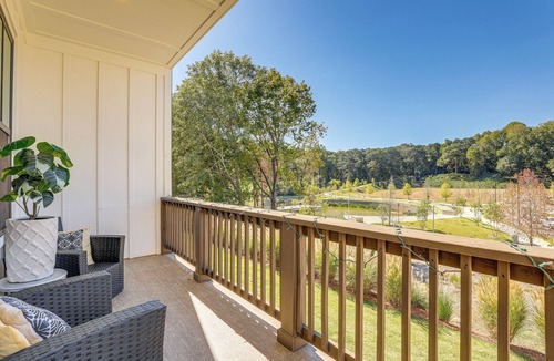 Chosewood Park House | 2 Mi to Zoo Atlanta: Modern Townhome w/Balcony