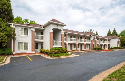 Roswell Apartment | 2 Queen Beds |Non-Smoking