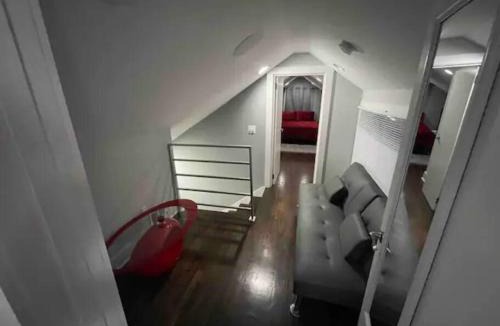 Collier Heights House | 2686 Lions Den-Vibrant Retreat(smoking allowed)