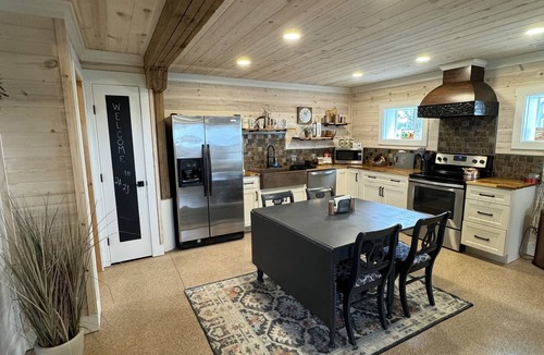 Wilmington House | 2A2J Barn pool Getaway 9 miles to WEC