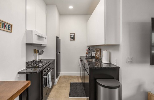 Downtown Anchorage Apartment | 2BD Modern Downtown Suite