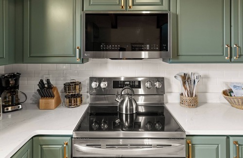 West Yellowstone House | 2BR condo in West Yellowstone, just 1 minute from the park! Owl's Nest