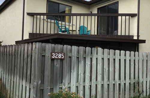 Melbourne Beach House | 2BR RENOVATED CONDO: WALK TO RIVER & BEACH! FISH, KAYAK, POOL,TENNIS & MORE