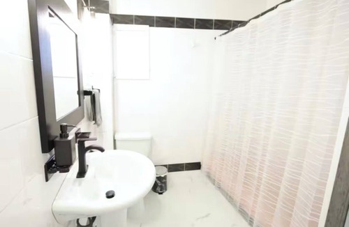 East Boston Apartment | 3 BDRM Apt Next to Airport/5 min to Downtown