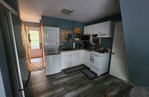 Mount Jackson Cabin | 3-bedroom cabin with hot tub near George Washington National Forest