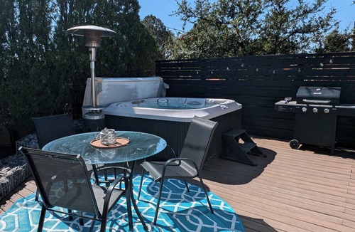Holiday Park House | 3-bedroom house in Albuquerque heights close to trails, breweries and groceries!