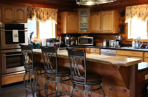 Talkeetna Cabin | 3-bedroom Lake Front Lodge on 10 acres just 13 miles south of Downtown Talkeetna