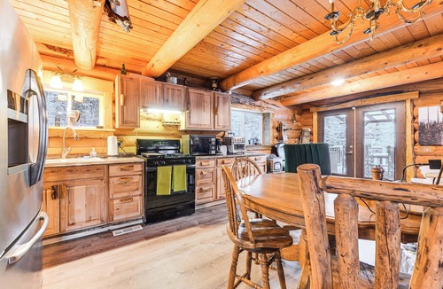 Sterling Cabin | 3 Mi to Kenai River: Secluded Sterling Cabin!