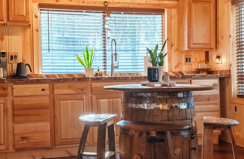 Carrollton Cabin | 3Q/1T, High Speed Internet, 1800's renovated Barn