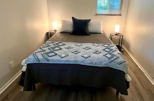 Royal Manor House | 4 Bed Ranch-Fire Pit-Pet & Kid Friendly-King Bed-Arcade