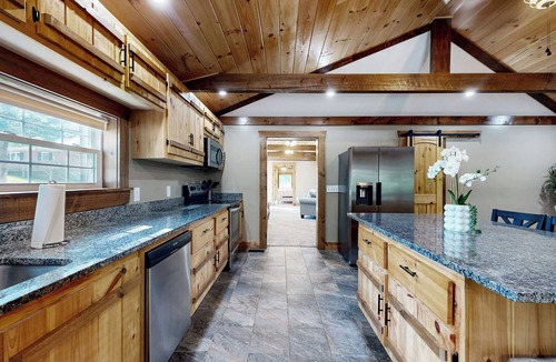 Salem House | 4 Mi to Dtwn Morganton! Family Retreat w/Patio