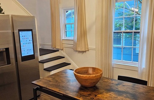 Cabbagetown Apartment | 4 Minutes to Downtown by the Atlanta Beltline Trail in the Cabbagetown Neighborhood