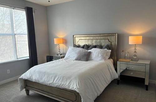 Castleberry Hill House | 4 Story Roof Top Loft & Mercedes Stadium View, Walk to FIFA World Cup