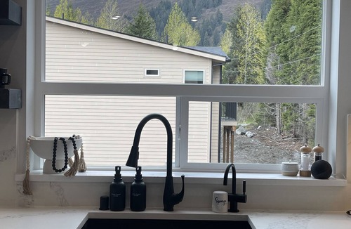 Girdwood House | 4th night FREE- Ski Condo with Hot Tub & Sauna