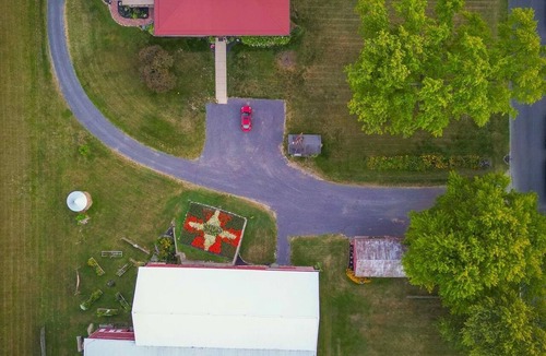 Nappanee House | 5-bedroom FarmHouse with WiFi, Large Gathering Room, Dining kitchen in Nappanee