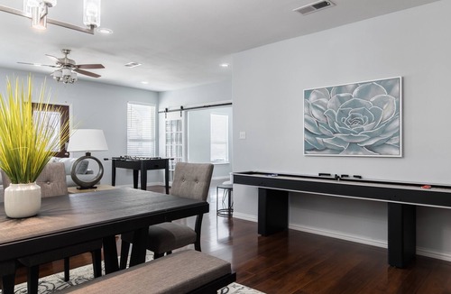 Kessler House | 5 Bedroom Home - Walk to restaurants and shops!