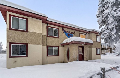 North Star Apartment | 5 Min walk to restaurants/cafes, 8 min drive to airport, 10 min walk to trails.