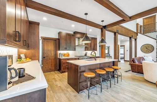Roslyn House | 5 Star Luxury Crafted for Family Memories | Spa/Epic GameRm+ 1PM Check In/Out