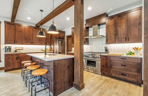 Roslyn House | 5 Star Luxury Crafted for Family Memories | Spa/Epic GameRm+ 1PM Check In/Out