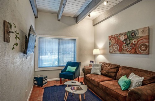 West Old Town Apartment | #5: Walk to Old Town Plaza, King & Queen beds, 2 TV's