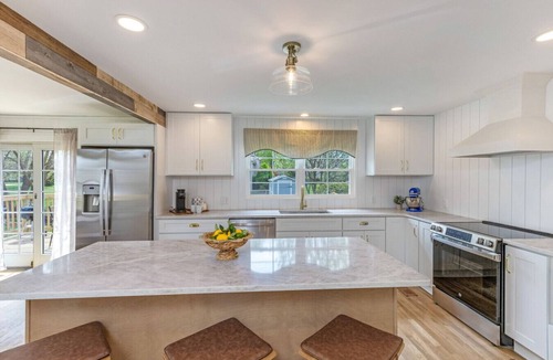 Lewis Center House | 5BR Historic Retreat on 3 Acres | Near Polaris