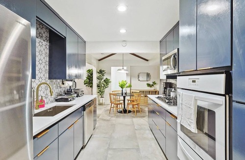DeSoto House | 5BR Near AT&T Stadium | Pool, Hot Tub, Mini Golf