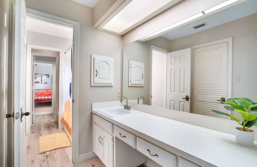 North Arlington House | 6BR Arlington Oasis w/ Pool - Close to AT&T & More