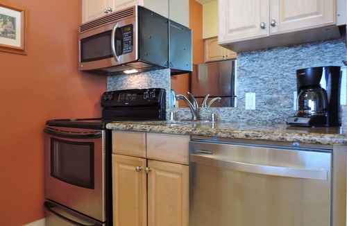 Historic Lahaina Front Street Condo | 6th FLOOR LAHAINA SHORES! JUST LISTED - SPECIAL LAST-MINUTE GETAWAY RATES!