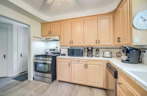 University Heights Cottage | 9 Mi to Cleveland: Home Near Hospitals & Colleges