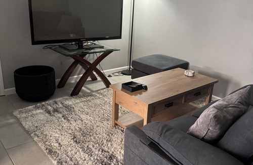 Melbourne Apartment | A sleek, fully equipped apartment offering the perfect blend of work & leisure.