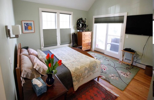 Newton Highlands Bed & Breakfast | A Village Bed and Breakfast