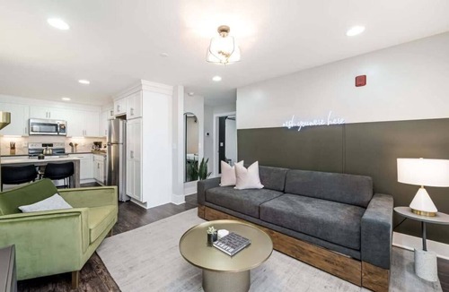 Salemtown Apartment | Abode | Germantown | 5 Beds | Great For Groups!