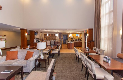 Bowling Green Apartment | Accessible Studio Suite | Kitchen & Free Breakfast