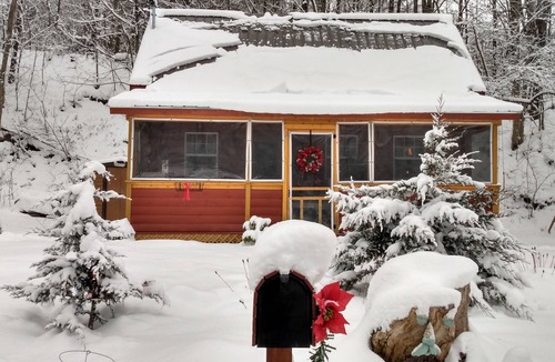 Gloversville Cabin | Adirondacks, NY Tiny Whimsical House/Cabin Sleeps 8 w/WI-FI and all amenities!